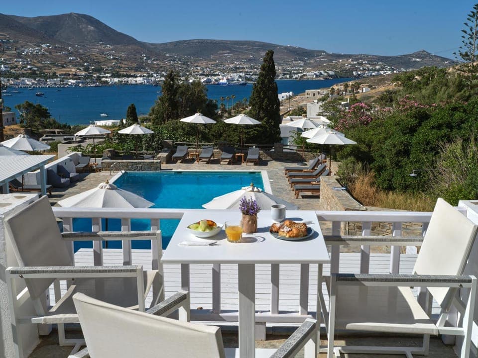 Swimming pool, Breakfast