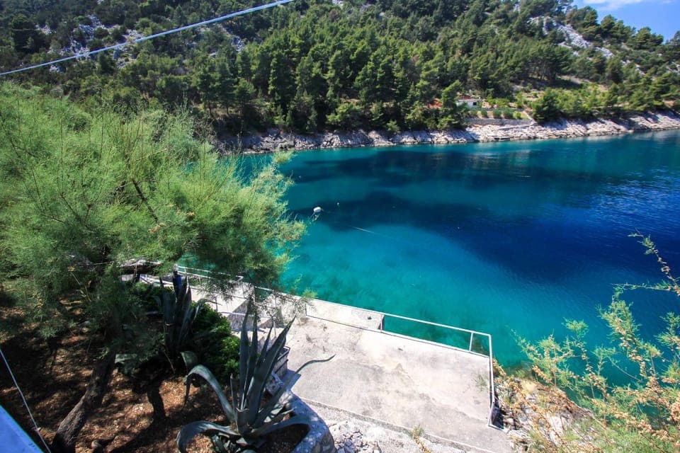 Neighbourhood, Natural landscape, Mountain view, Sea view