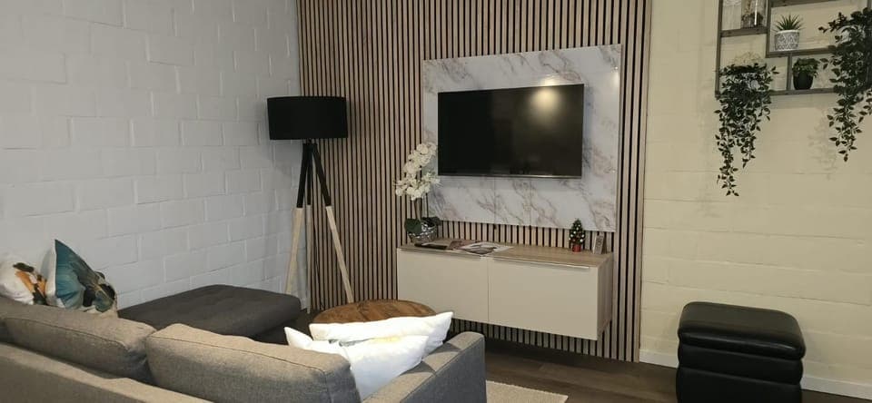 Communal lounge/ TV room, TV and multimedia, Living room, Seating area