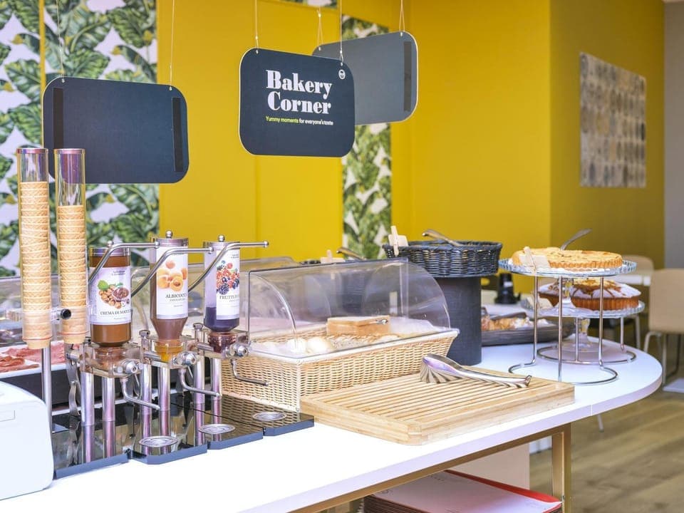 Lounge or bar, Breakfast