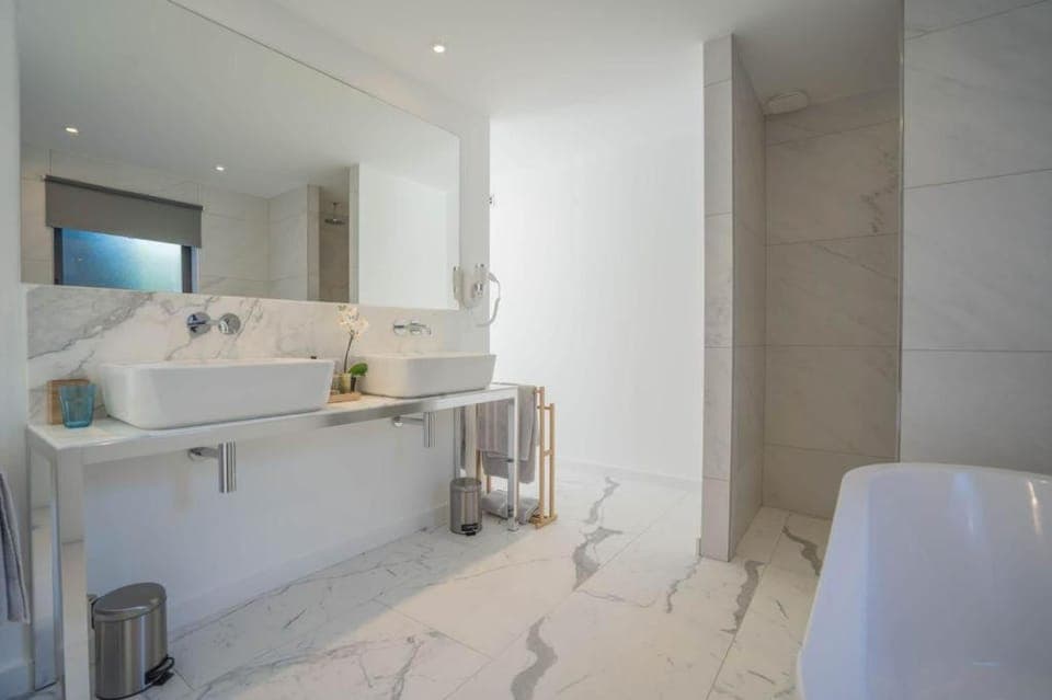 Bathroom, Bath