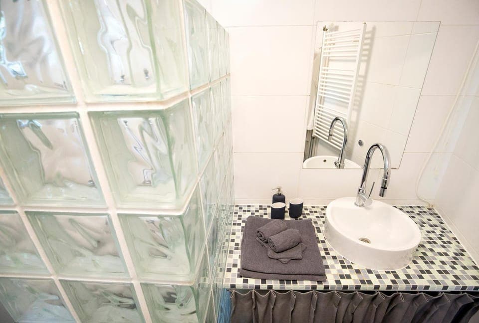 Bathroom, Decorative detail