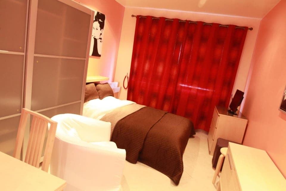 Bed, Massage, TV and multimedia, Living room, Spa and wellness centre/facilities, Photo of the whole room, Decorative detail, Seating area, Dining area, Bedroom