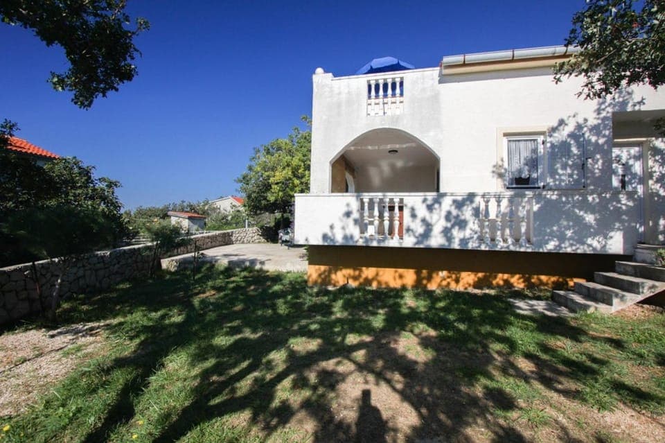 Property building, Facade/entrance, Garden