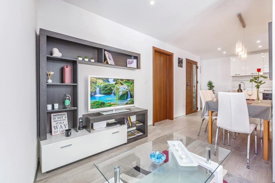 TV and multimedia, Living room, Dining area