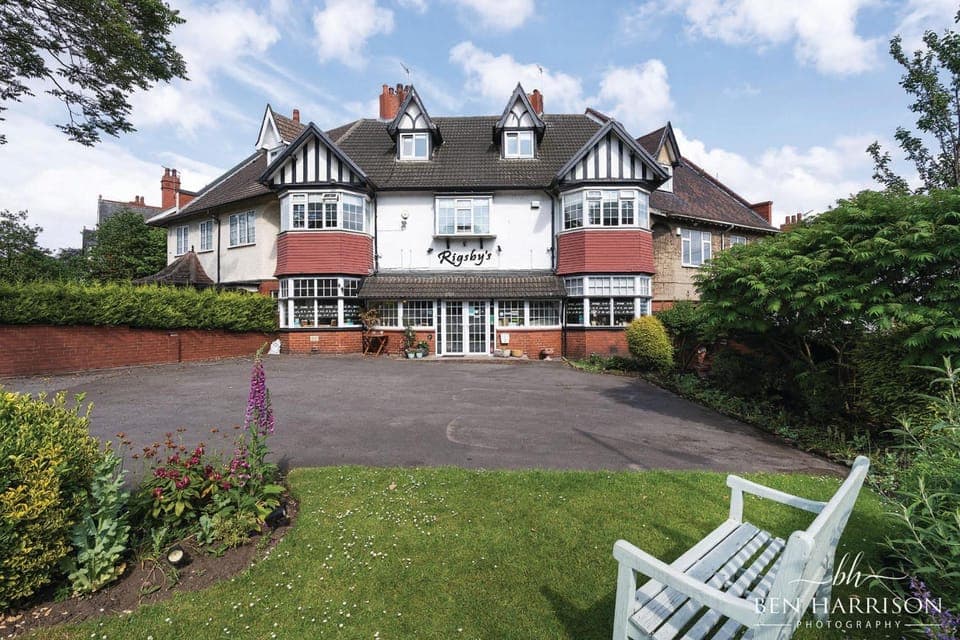 Property building, Facade/entrance, Garden, Garden, Other