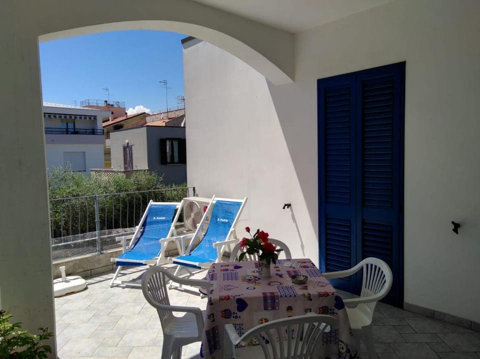 Balcony/Terrace, sunbed