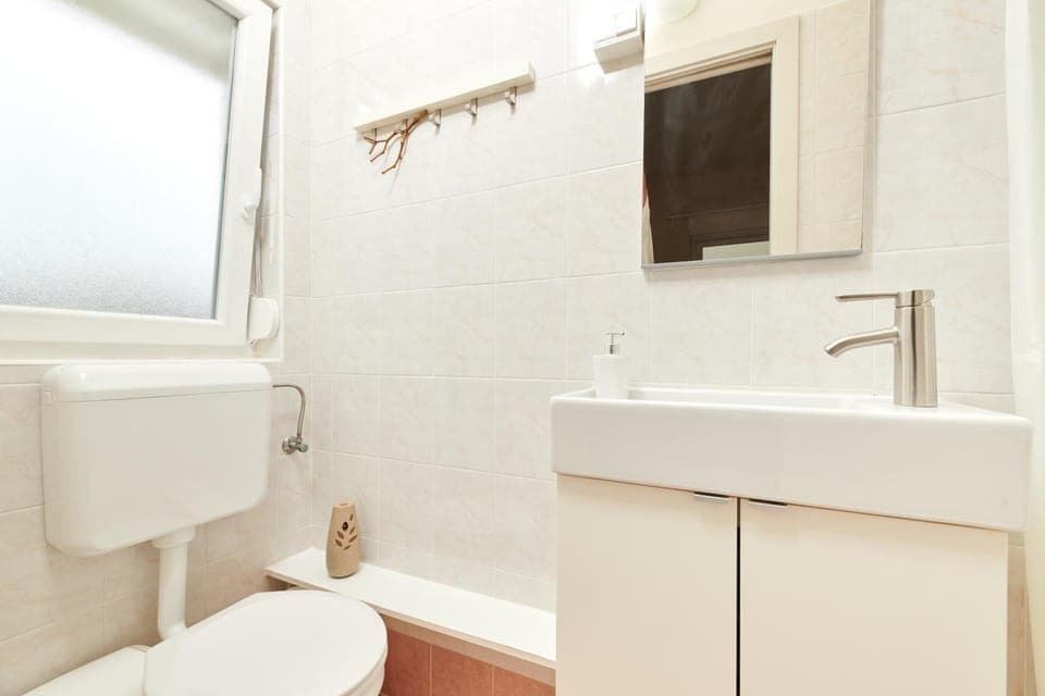 Shower, Toilet, Bathroom, towels