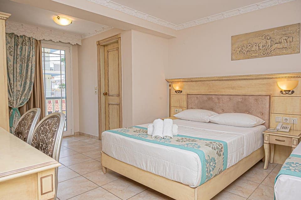 Spring, Bed, Summer, TV and multimedia, View (from property/room), Photo of the whole room, Decorative detail, Bedroom, Seasons, towels, air conditioner