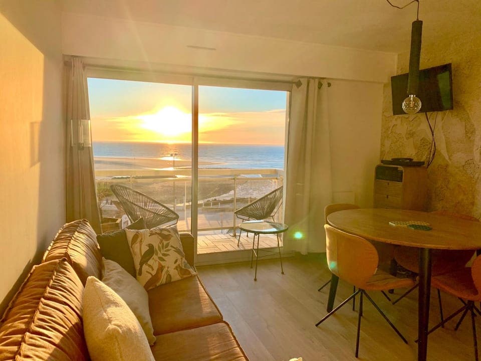 View (from property/room), Living room, Sea view, Sunset