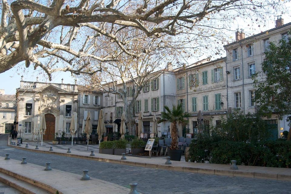 Restaurant/places to eat, Off site, Neighbourhood