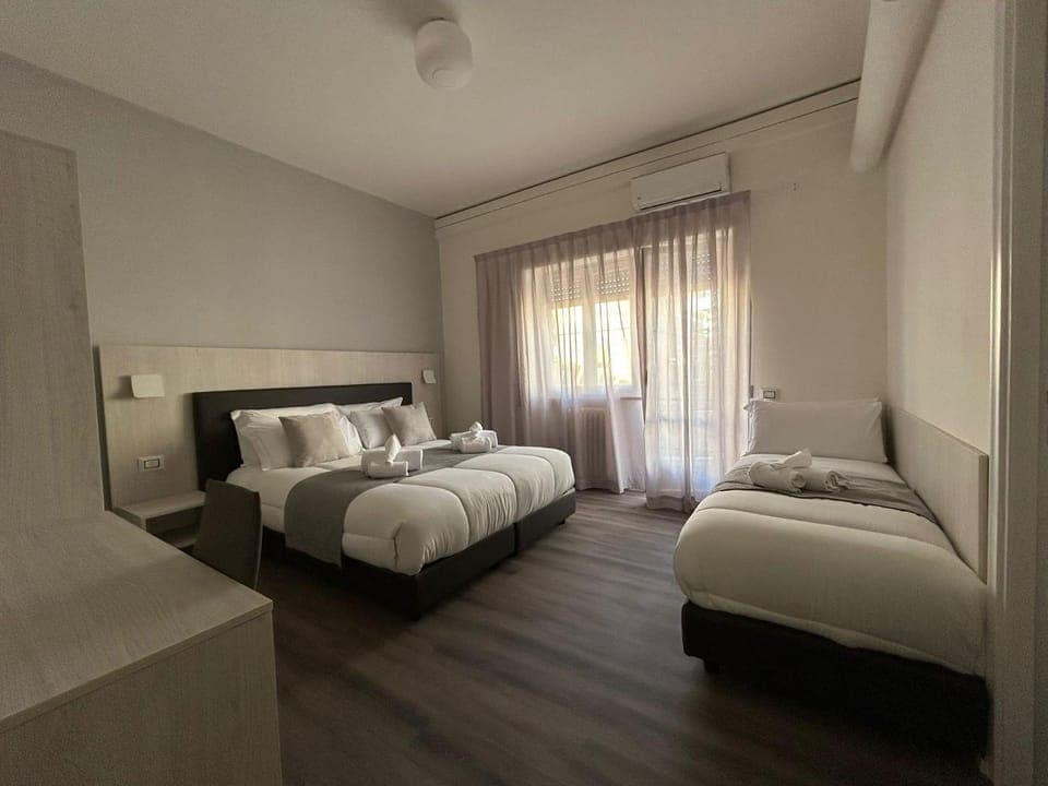 Bed, Photo of the whole room, towels