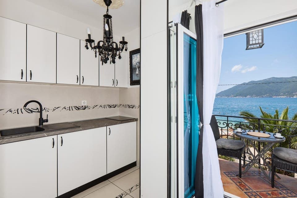 Day, Natural landscape, Kitchen or kitchenette, Sea view