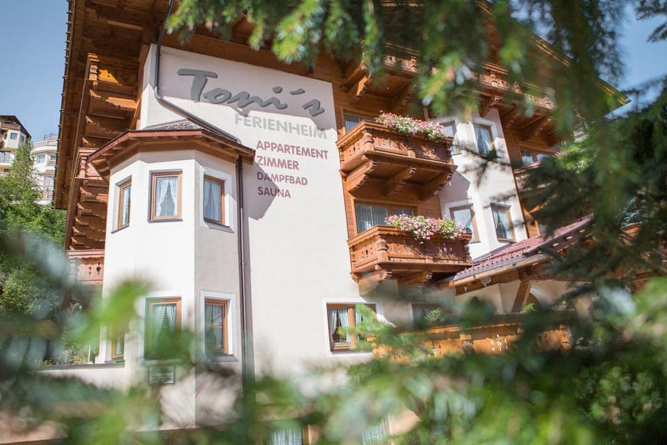 Property building, Facade/entrance