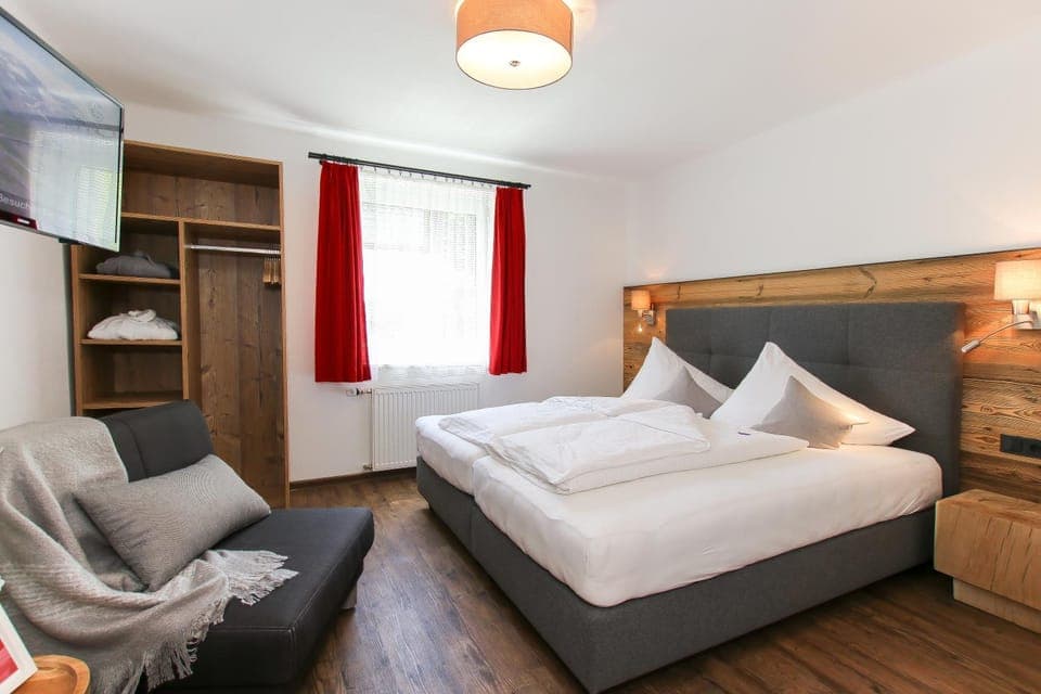 Bed, Seating area, Bedroom, wardrobe