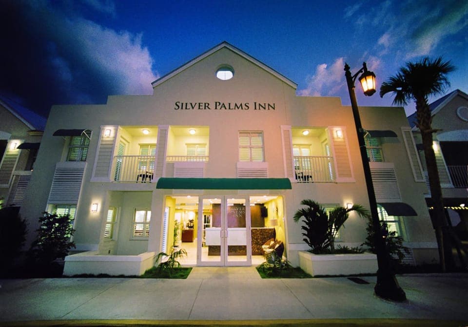 Property building, Facade/entrance, Night