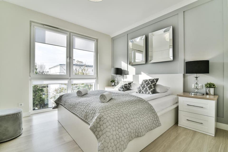 Photo of the whole room, Bedroom