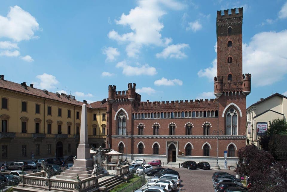 Property building, Facade/entrance, Bird's eye view