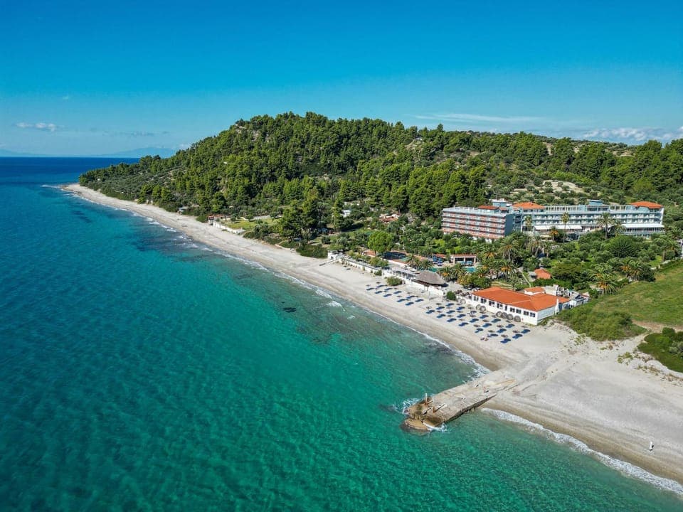 Property building, Natural landscape, Bird's eye view, Beach, Sea view