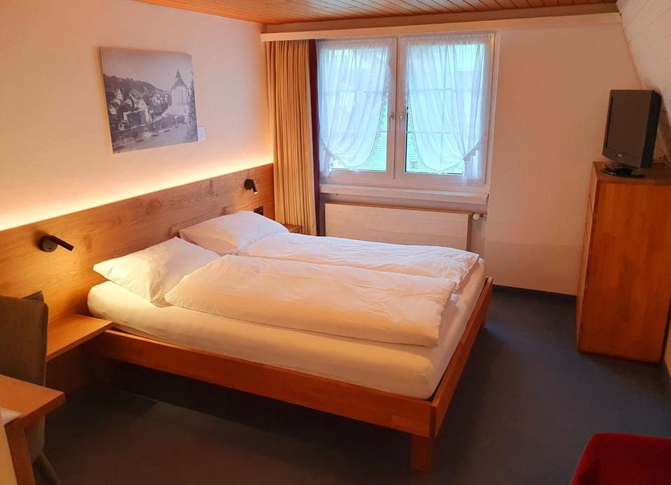 Bed, Photo of the whole room, Garden view, Inner courtyard view