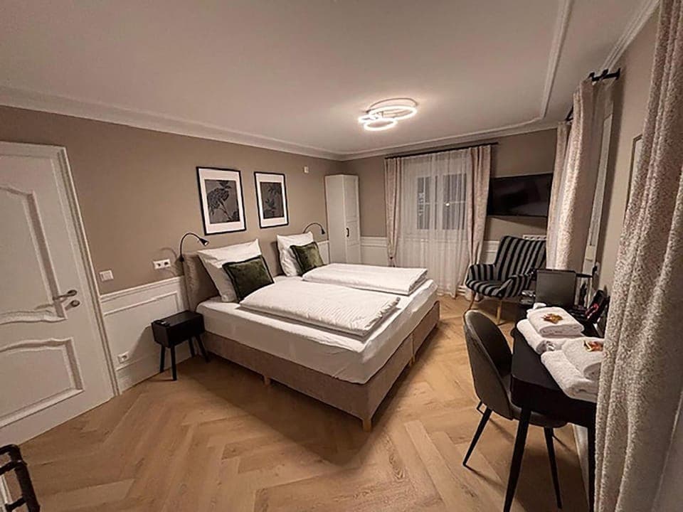 Bed, Living room, Bedroom