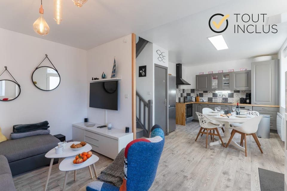 Communal lounge/ TV room, Living room