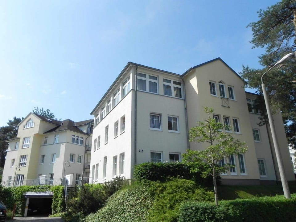 Property building, Facade/entrance