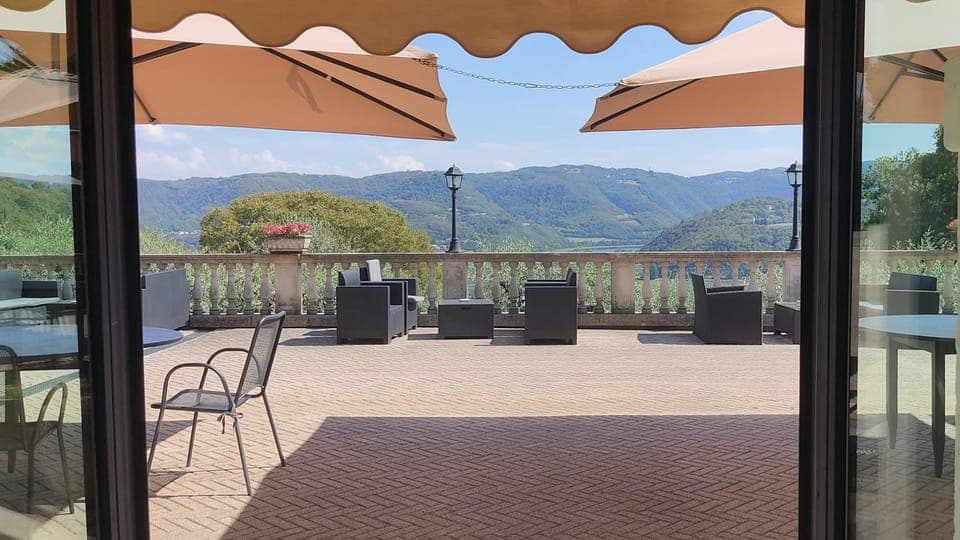 Property building, Summer, Balcony/Terrace