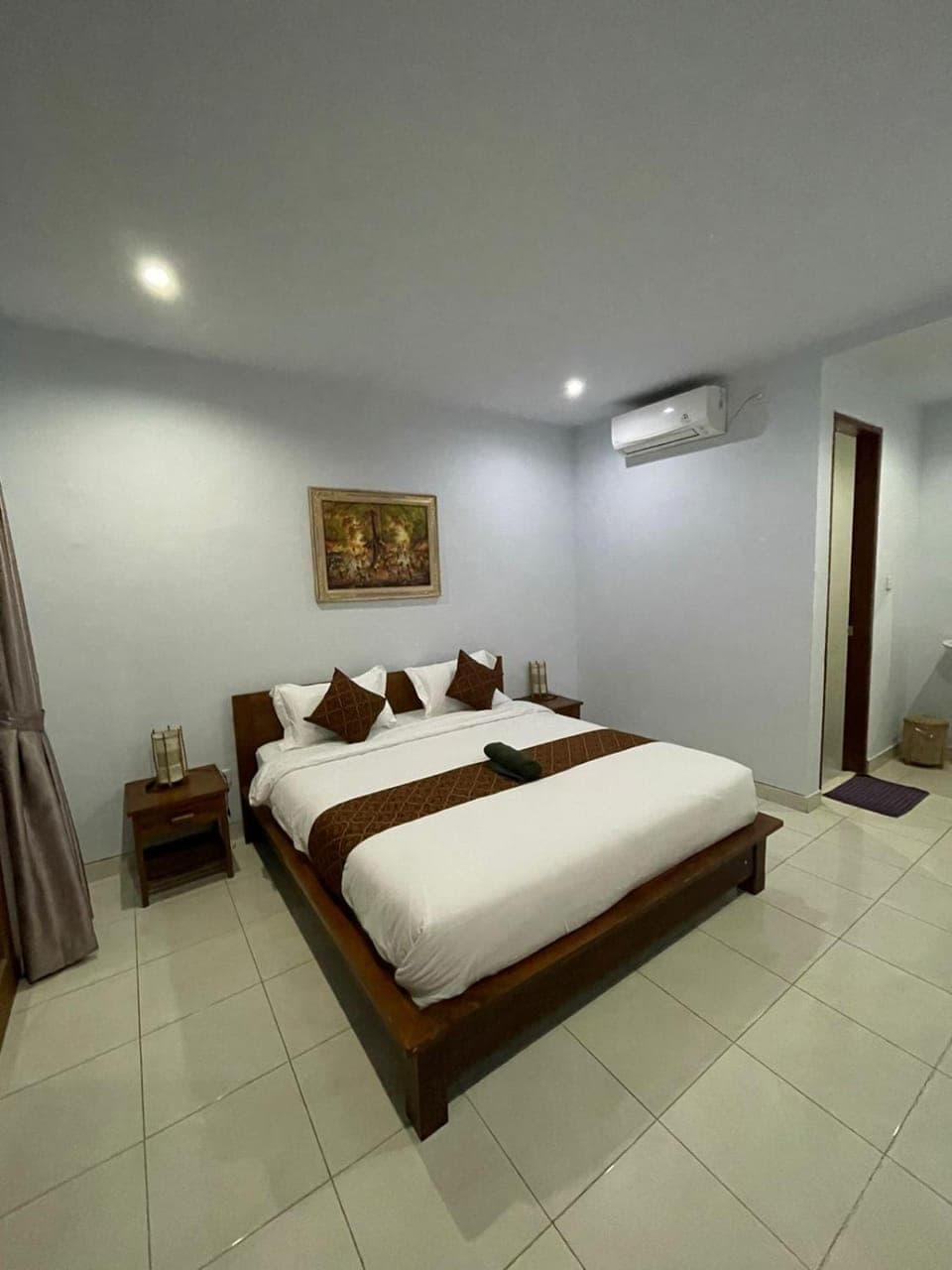Bed, Photo of the whole room, Bedroom, air conditioner