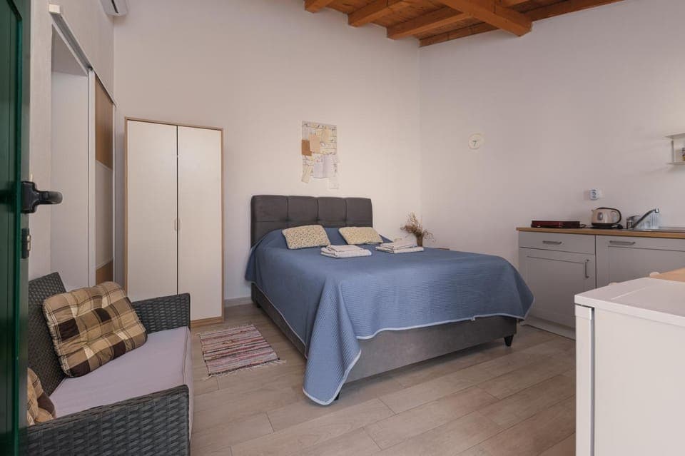 Small stone house Luka Apartment in Zadar