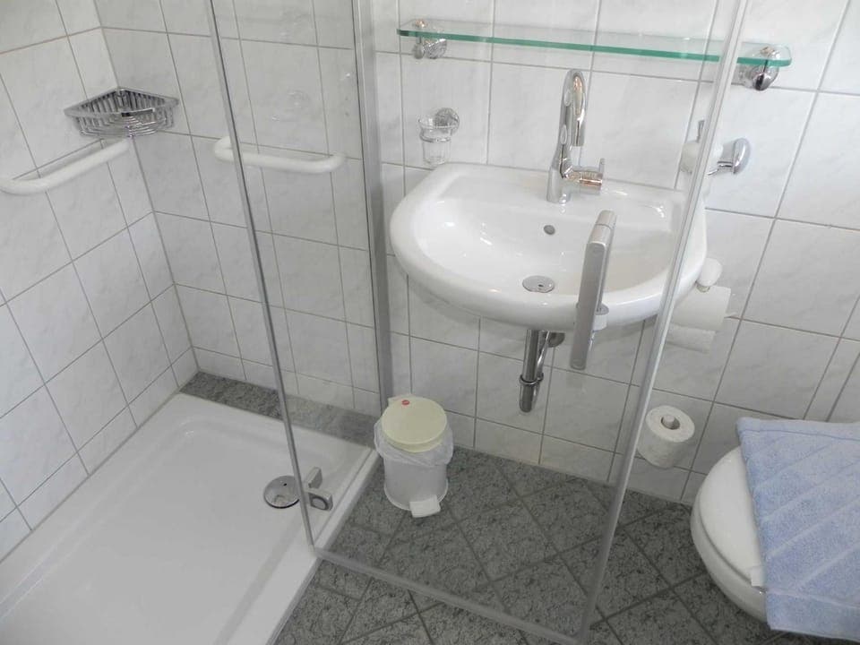 Bathroom, Photo of the whole room