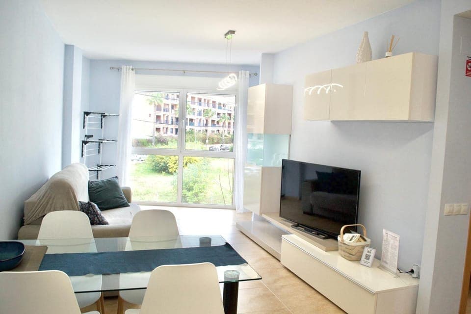 TV and multimedia, View (from property/room), Photo of the whole room, Dining area, City view