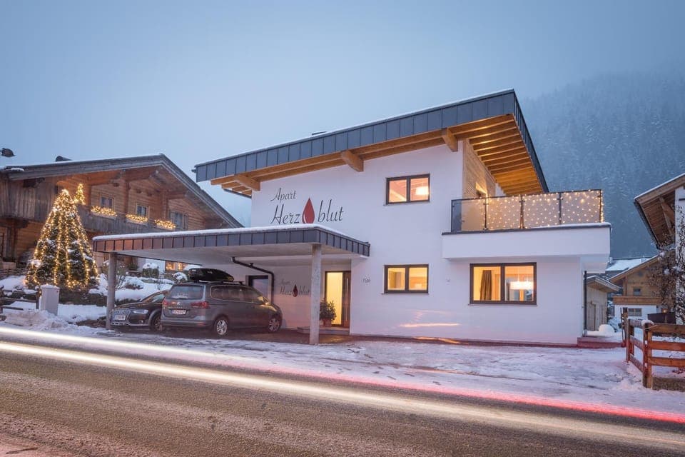 Property building, Facade/entrance, Winter