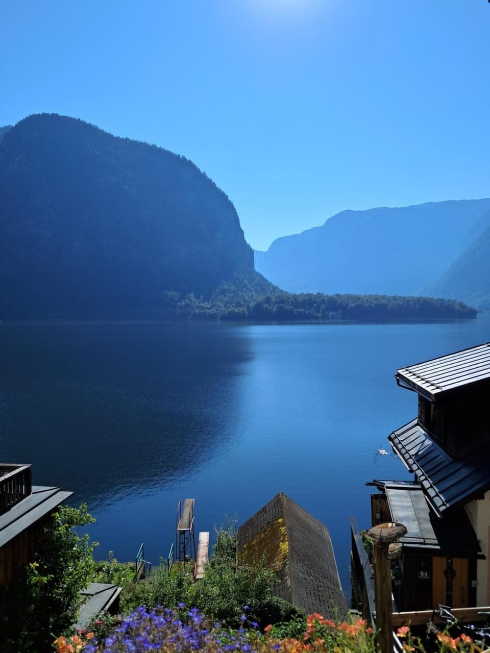 View (from property/room), Lake view, Landmark view, Mountain view