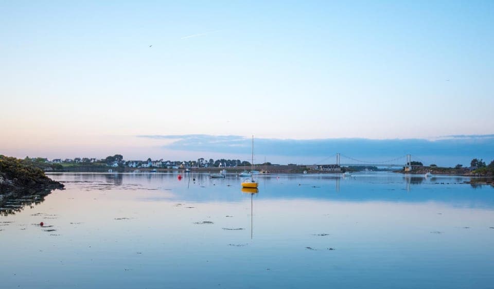 Nearby landmark, Natural landscape, Fishing, Fishing, Beach, Beach, Windsurfing, Windsurfing, Canoeing, Canoeing, Hiking, Hiking, Diving, Diving