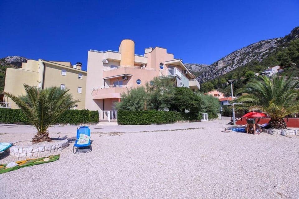 Property building, Natural landscape, Location