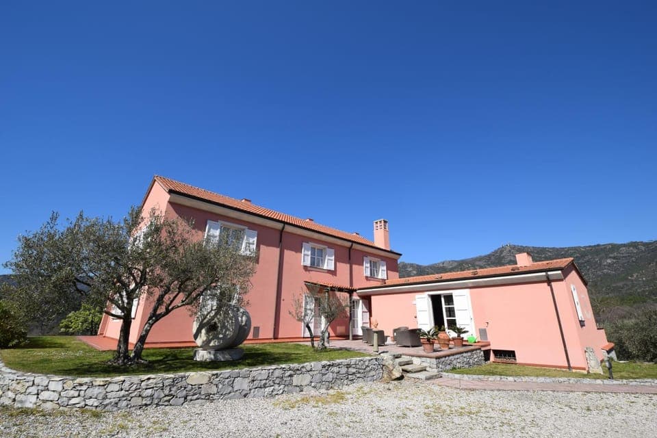 Property building, Garden, Mountain view, Inner courtyard view