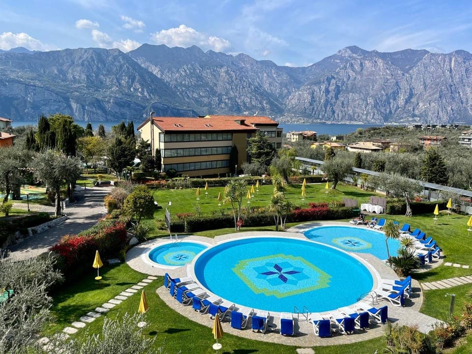 Property building, Bird's eye view, Swimming pool