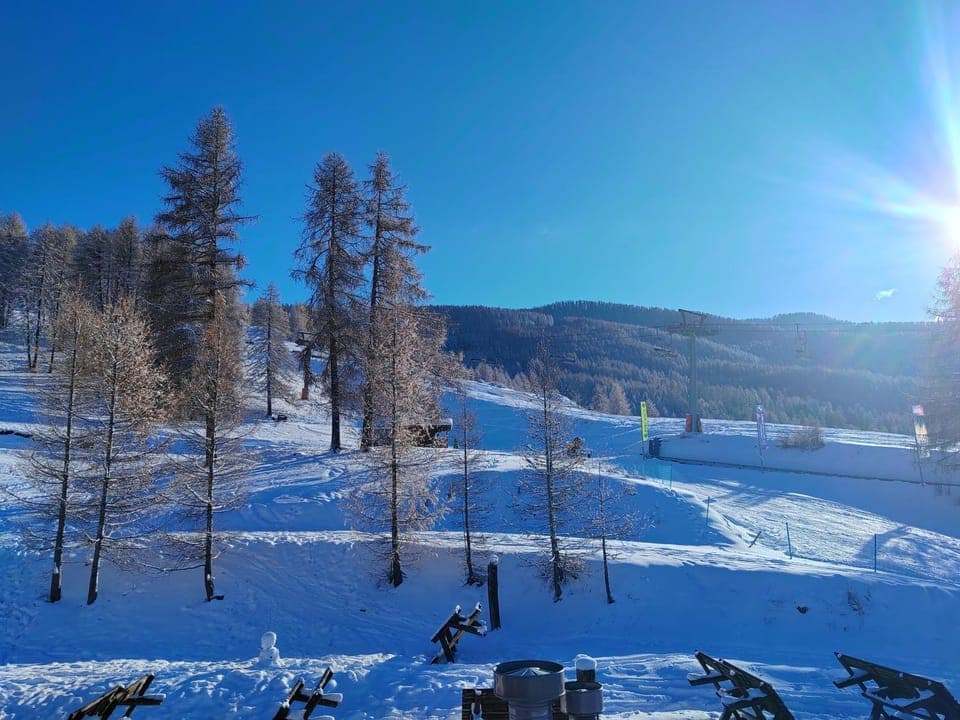 Property building, Restaurant/places to eat, Breakfast