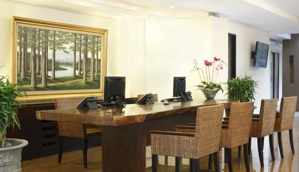 Staff, Lobby or reception, Area and facilities