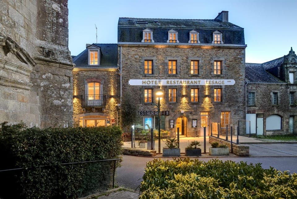 Property building, Restaurant/places to eat