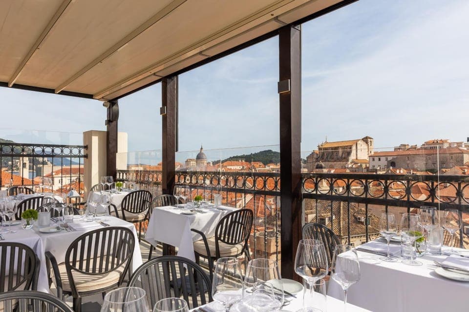 Restaurant/places to eat, View (from property/room), Banquet/Function facilities, City view