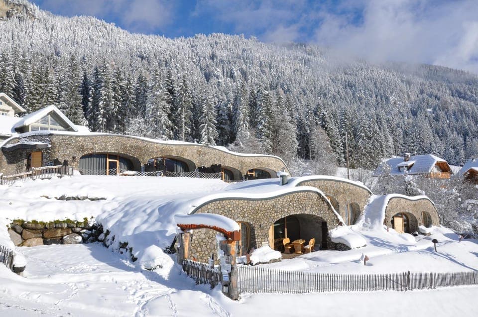 Property building, Winter, Lake view