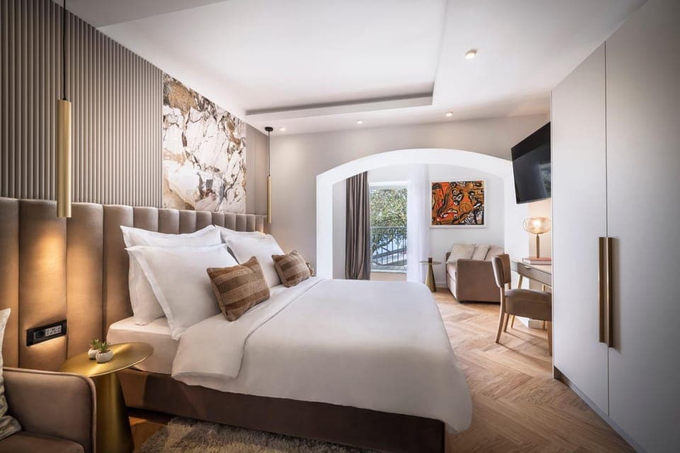 View (from property/room), Sea view, Street view