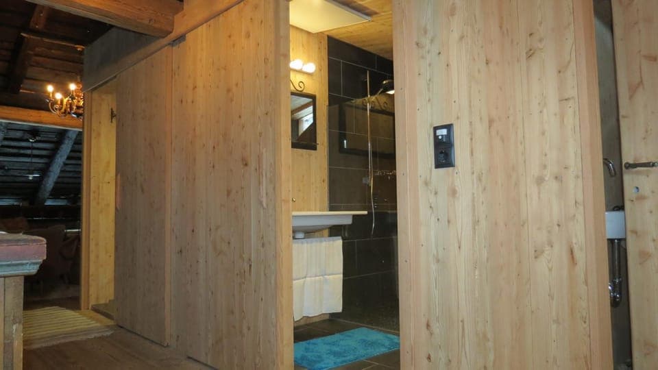 Decorative detail, On site