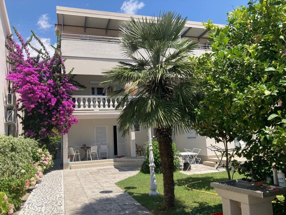 Property building, Spring, Day, Garden, Garden view