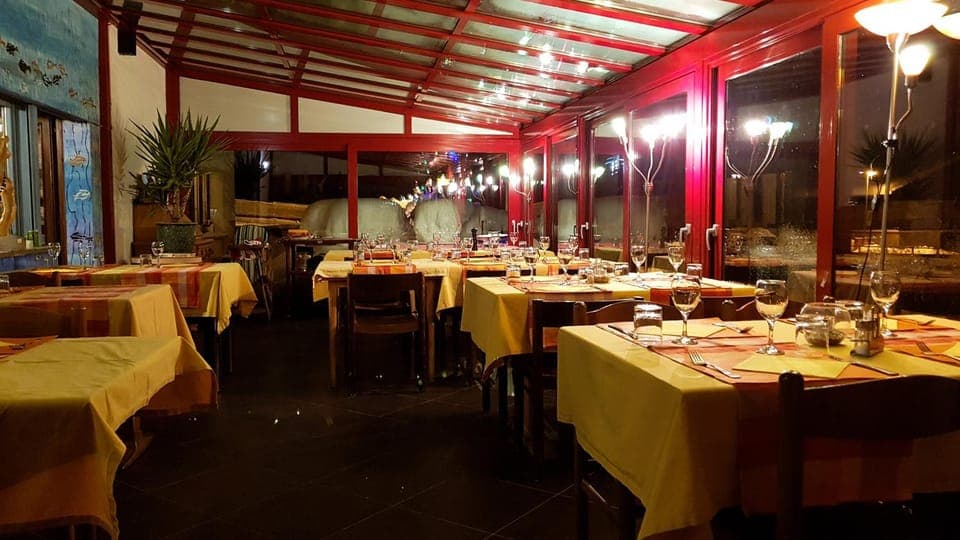 Restaurant/places to eat, Lounge or bar