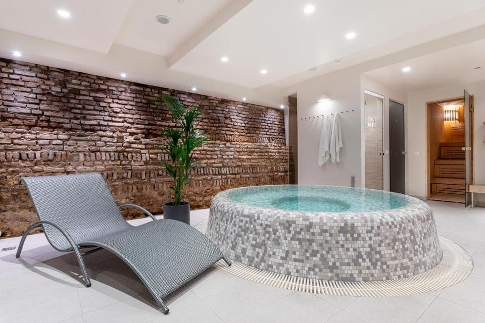 Hot Tub, Sauna, Spa and wellness centre/facilities