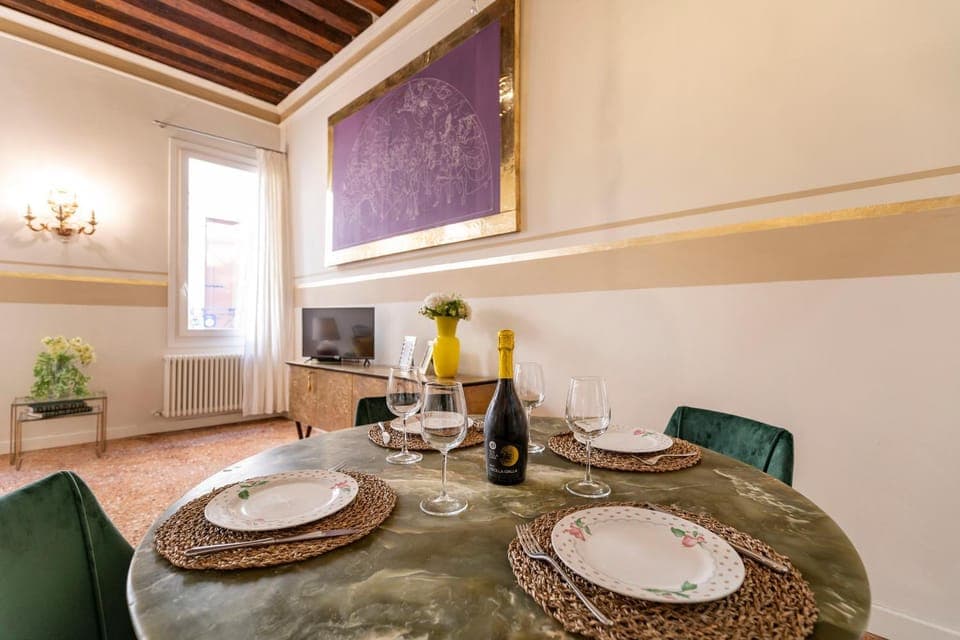 TV and multimedia, Living room, Dining area