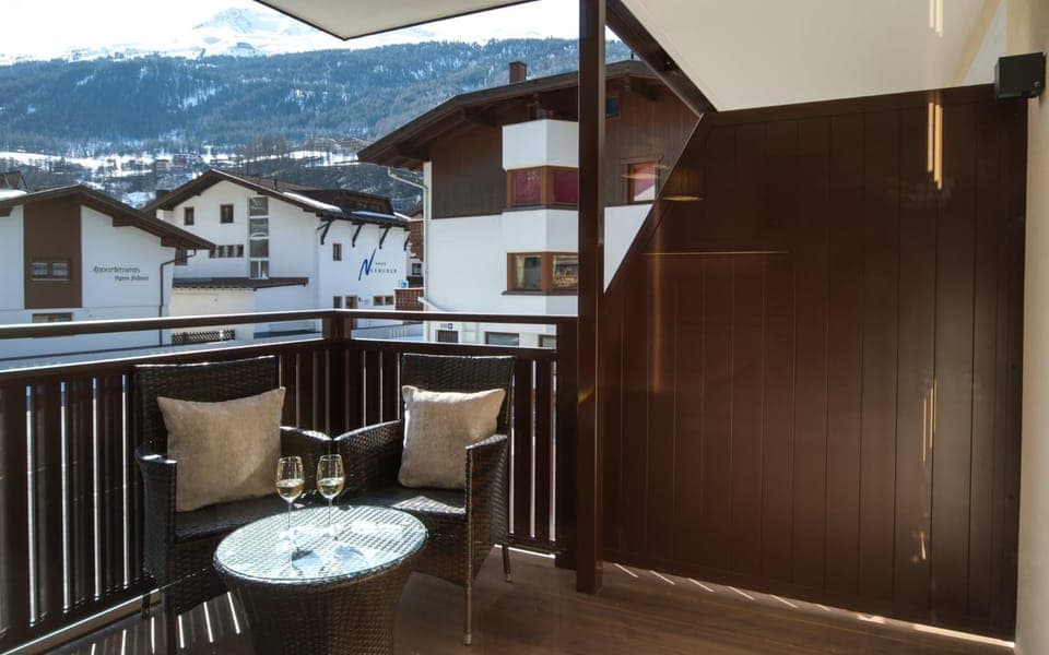 Living room, Photo of the whole room